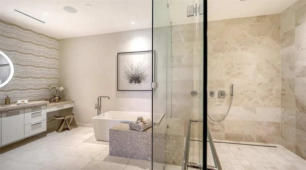 1561 Gulf Of Mexico Drive Longboat Key FL 34228
