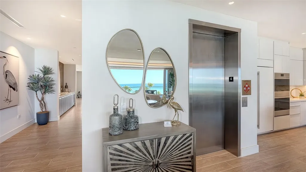 1561 Gulf Of Mexico Drive Longboat Key FL 34228
