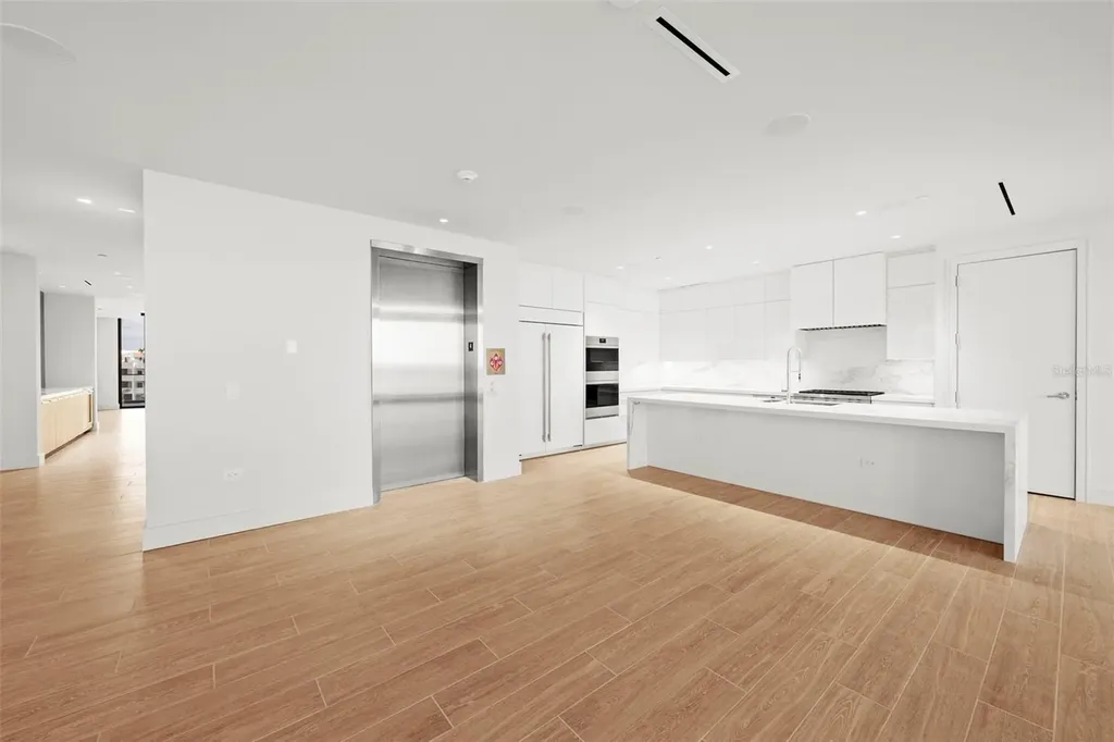 1561 Gulf Of Mexico Drive Longboat Key FL 34228