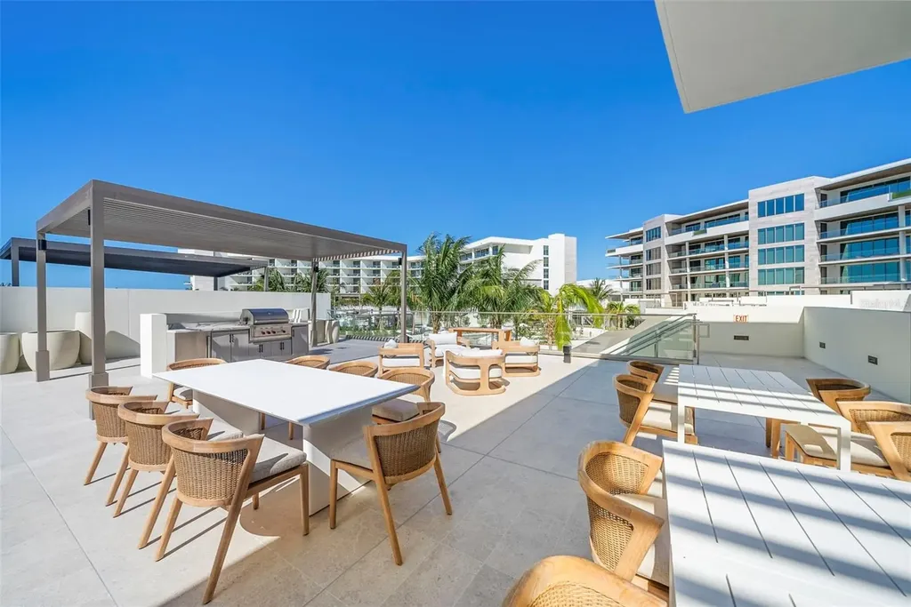 1561 Gulf Of Mexico Drive Longboat Key FL 34228