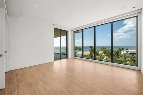 1561 Gulf Of Mexico Drive Longboat Key FL 34228