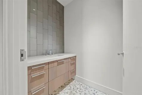 1561 Gulf Of Mexico Drive Longboat Key FL 34228