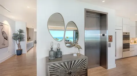 1561 Gulf Of Mexico Drive Longboat Key FL 34228