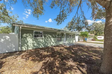 150 SE Lincoln Circle N St Petersburg FL 33703