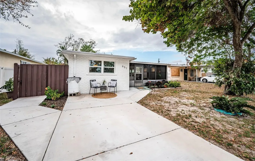 657 Gray Street S St Petersburg FL 33707