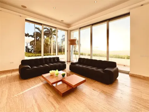 Urb. La Lomita Calle Vista Linda Guaynabo PR 00969