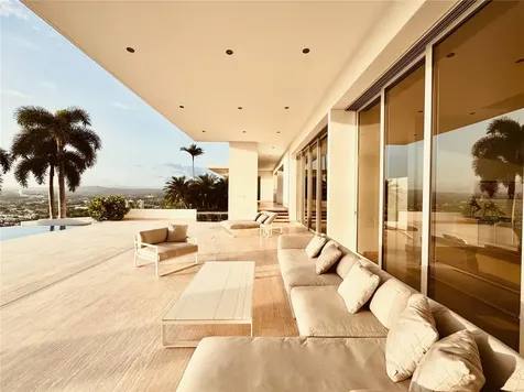 Urb. La Lomita Calle Vista Linda Guaynabo PR 00969