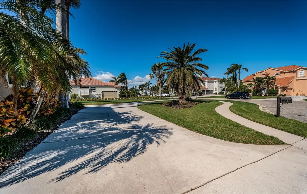 5944 Bay Drive S Gulfport FL 33707