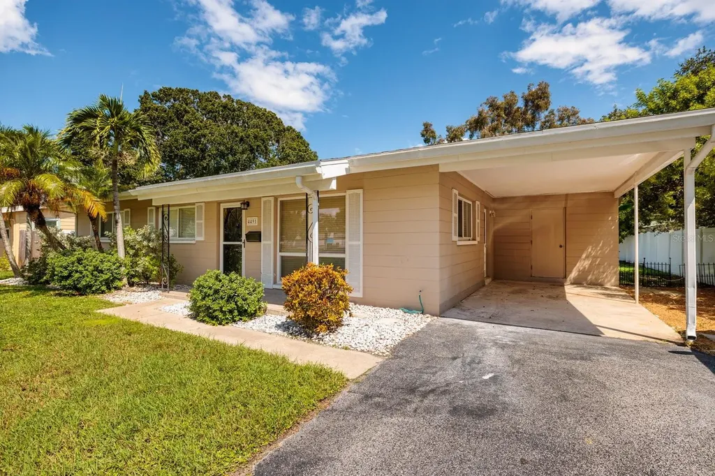 4491 Shore Acres Boulevard NE St Petersburg FL 33703