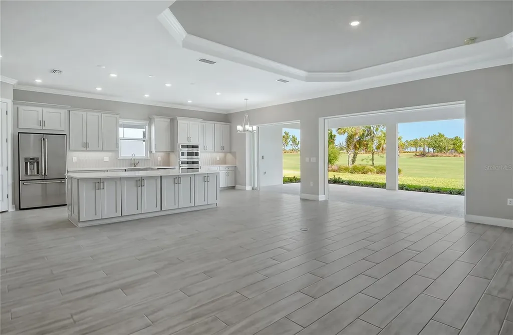 15625 San Lazzaro Avenue Bradenton FL 34211