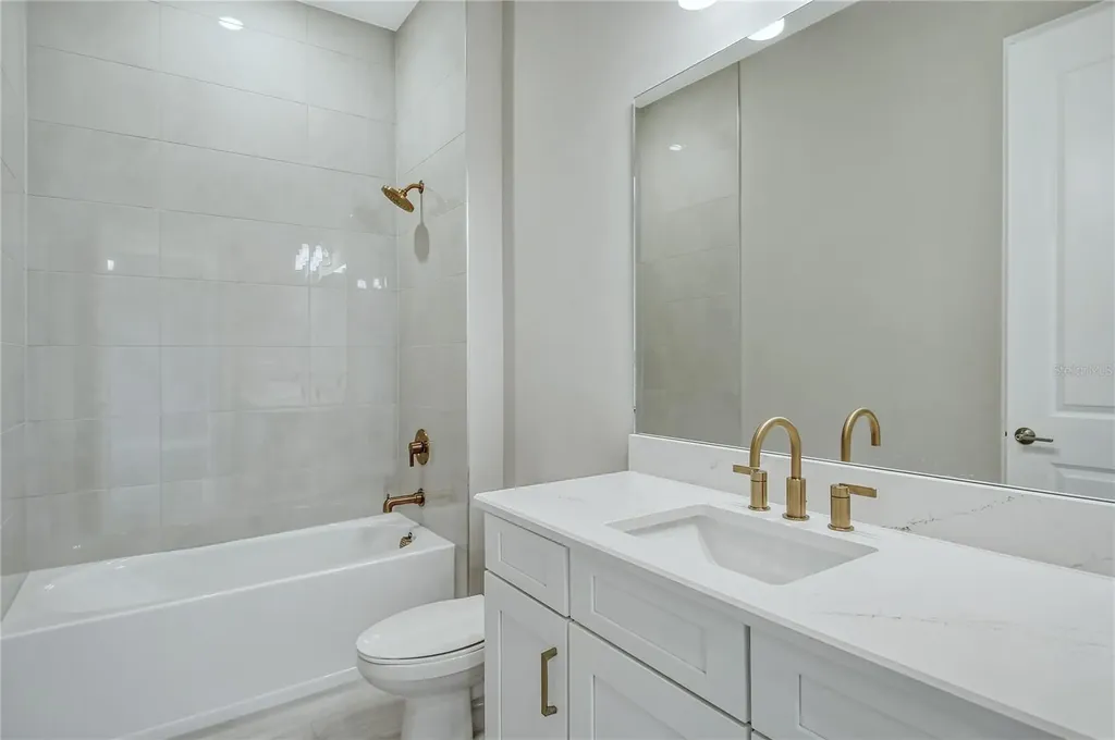 15625 San Lazzaro Avenue Bradenton FL 34211