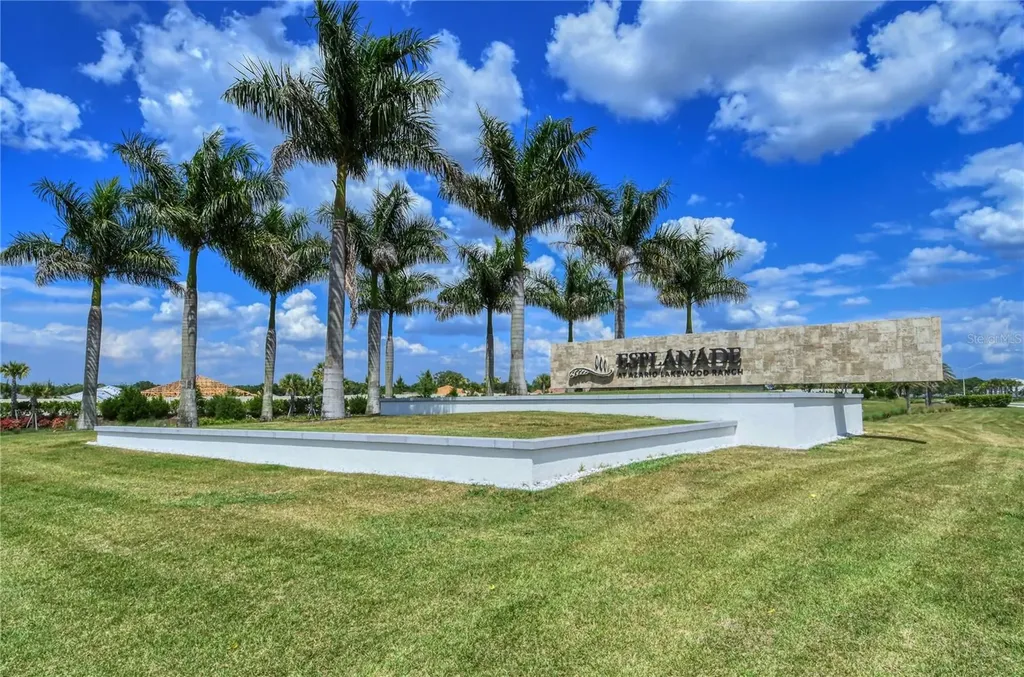 15625 San Lazzaro Avenue Bradenton FL 34211
