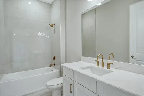 15625 San Lazzaro Avenue Bradenton FL 34211