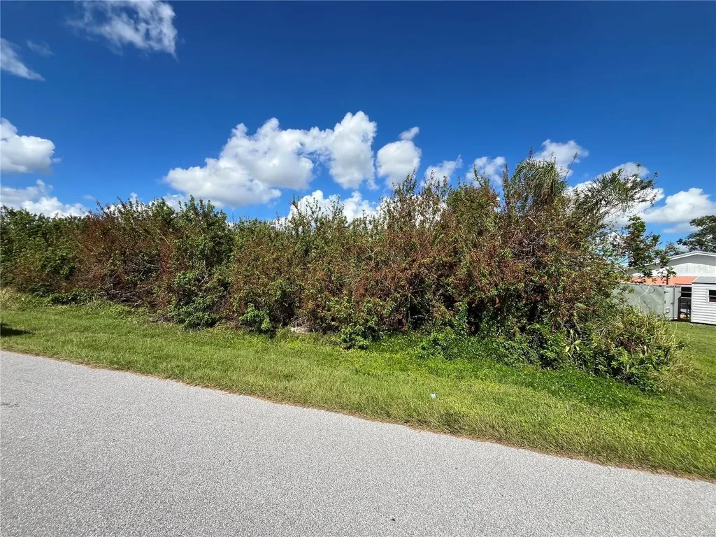 520 Fenton Avenue NW Port Charlotte FL 33952