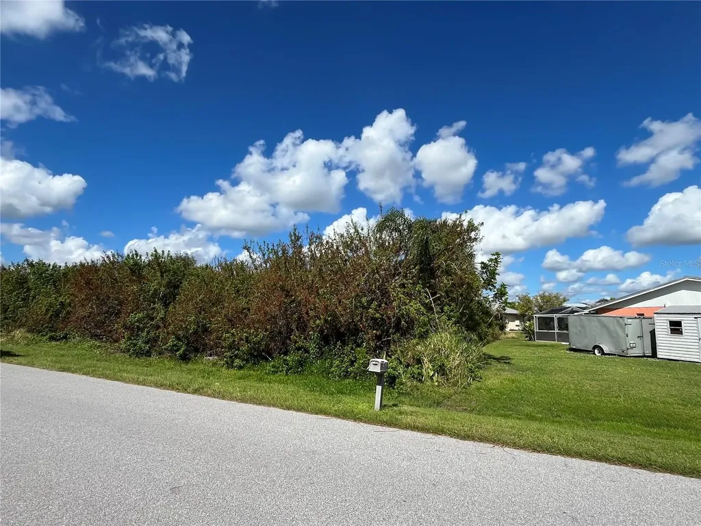 520 Fenton Avenue NW Port Charlotte FL 33952