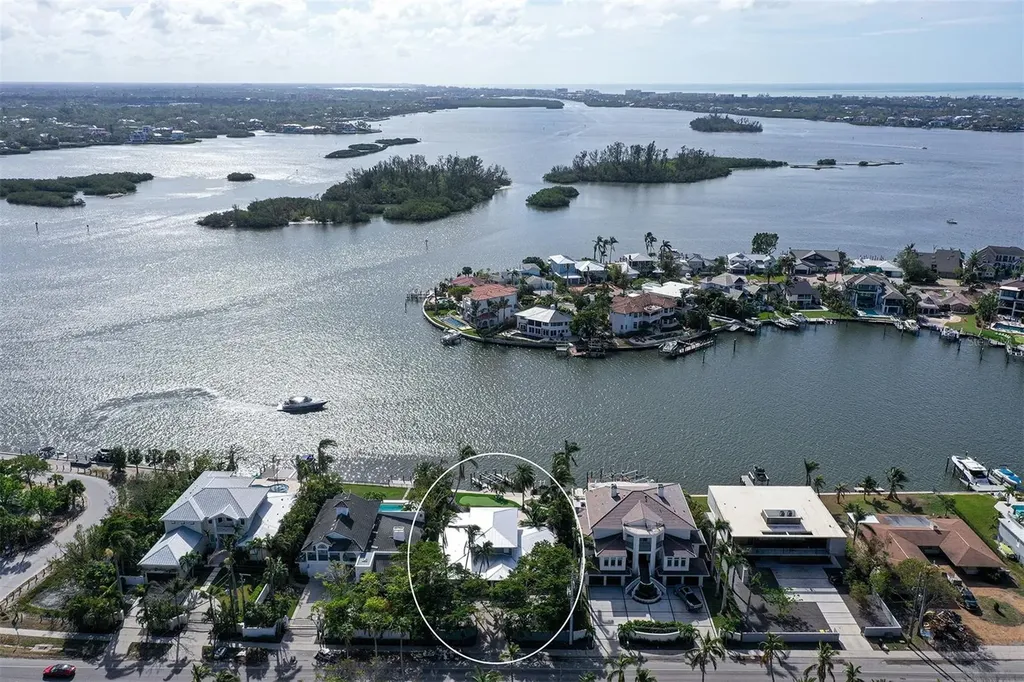 864 Siesta Drive Sarasota FL 34242
