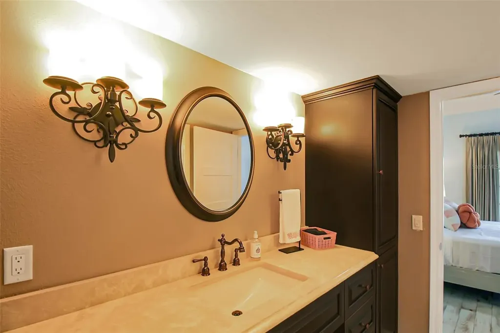 1315 Siesta Bayside Drive Sarasota FL 34242