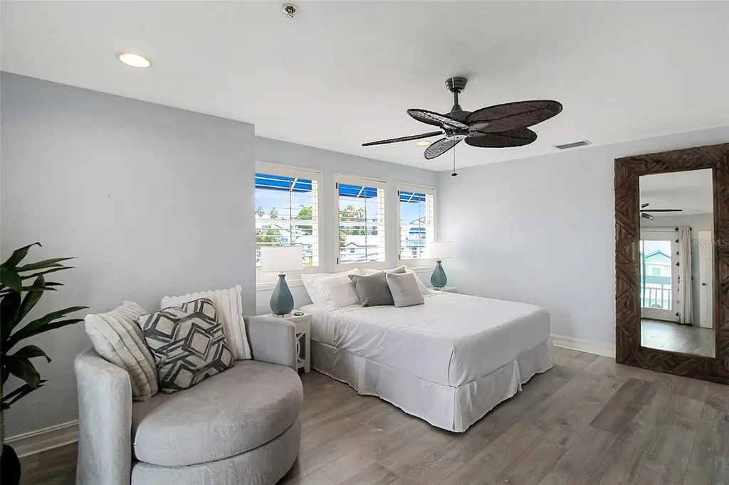 1315 Siesta Bayside Drive Sarasota FL 34242