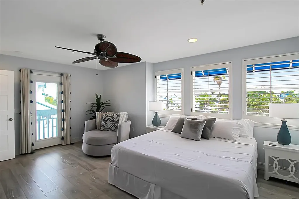 1315 Siesta Bayside Drive Sarasota FL 34242