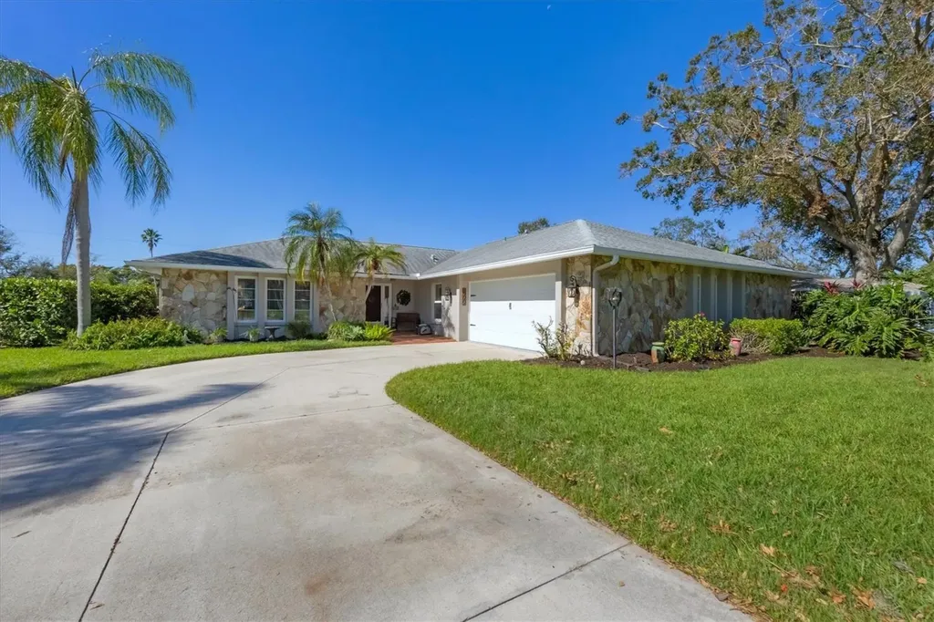 5666 Beneva Woods Circle Sarasota FL 34233