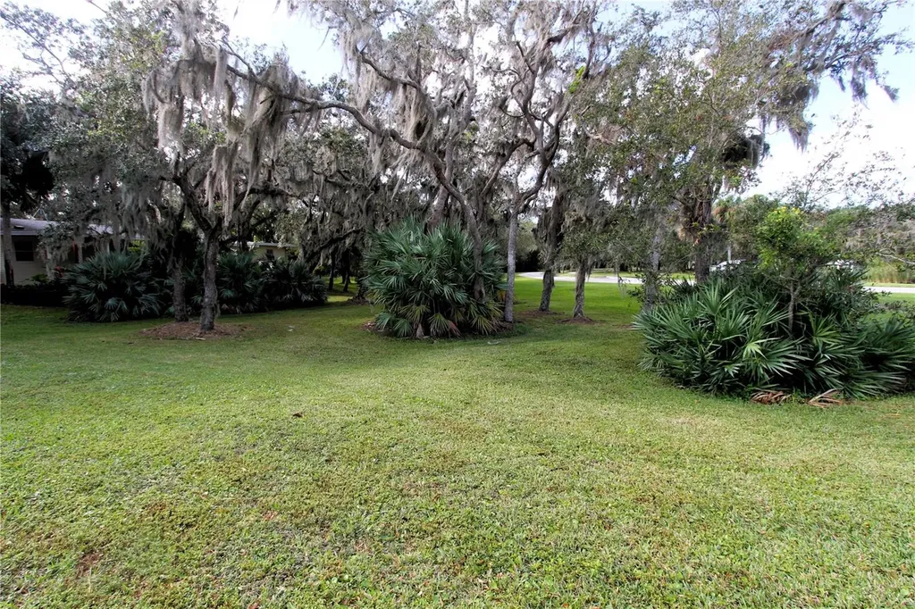 498 Sioux Boulevard Oak Hill FL 32759
