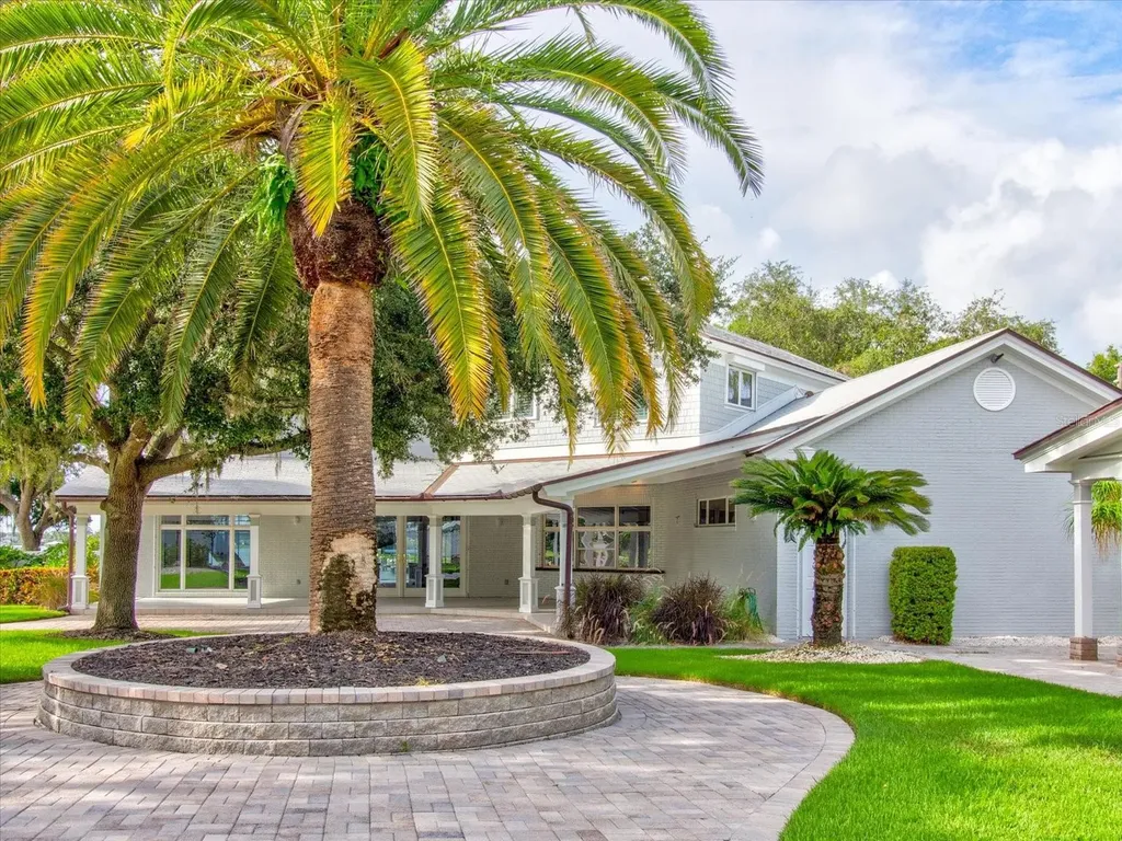518 Riverside Drive Tarpon Springs FL 34689