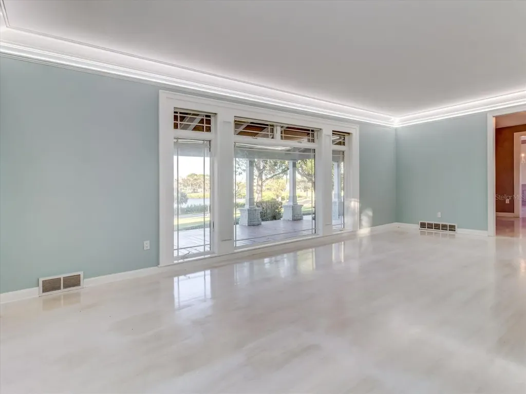 518 Riverside Drive Tarpon Springs FL 34689