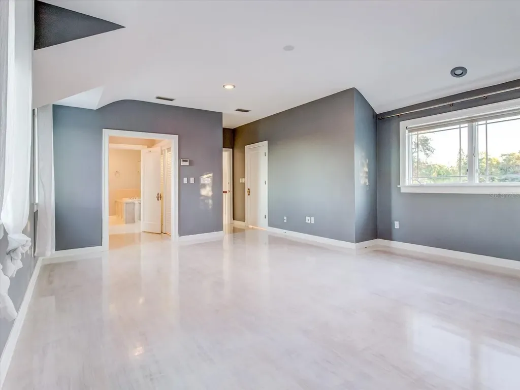 518 Riverside Drive Tarpon Springs FL 34689