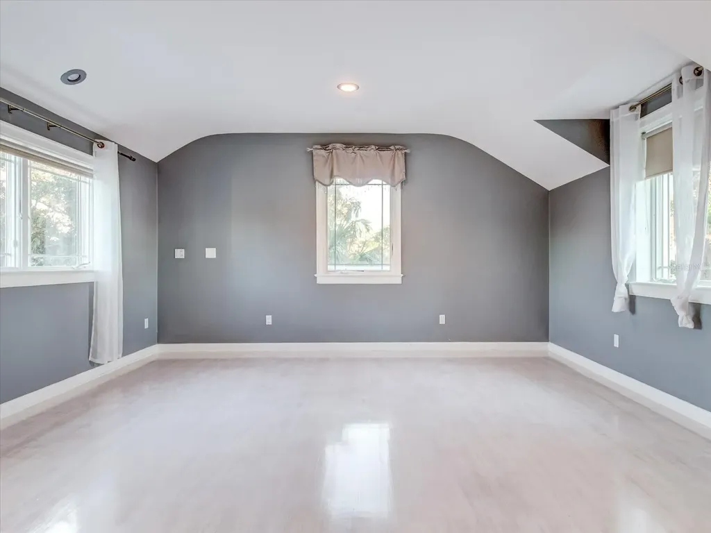518 Riverside Drive Tarpon Springs FL 34689