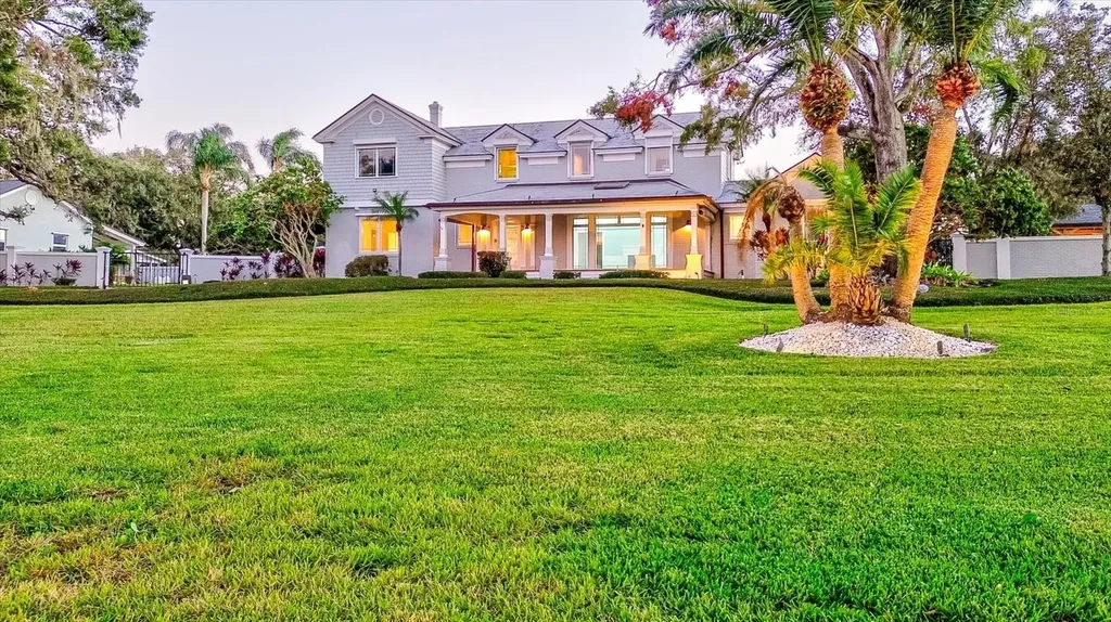 518 Riverside Drive Tarpon Springs FL 34689
