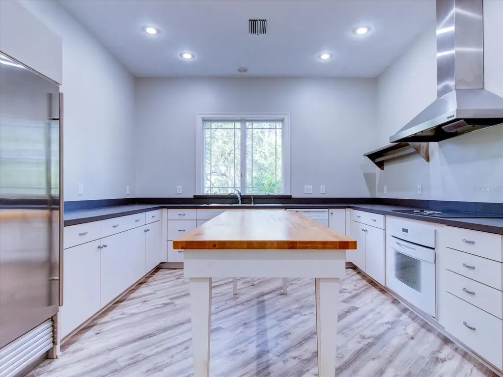 518 Riverside Drive Tarpon Springs FL 34689