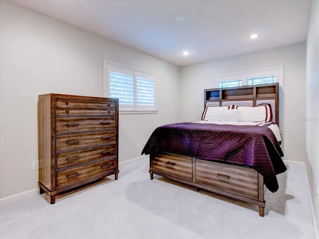 518 Riverside Drive Tarpon Springs FL 34689