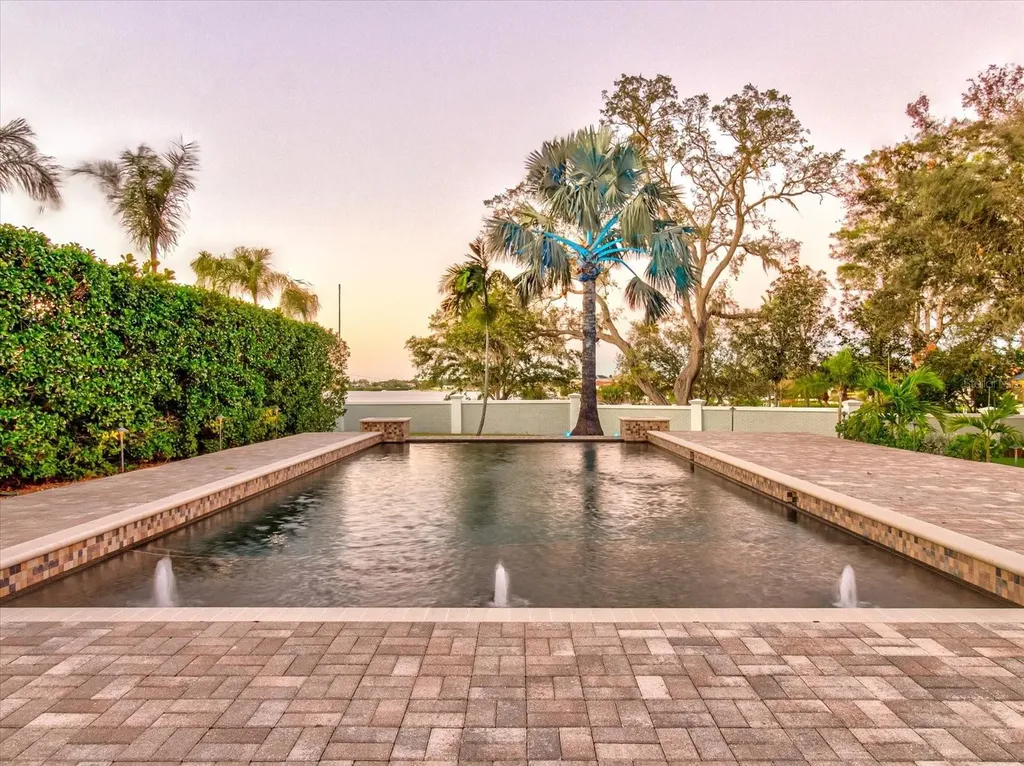 518 Riverside Drive Tarpon Springs FL 34689