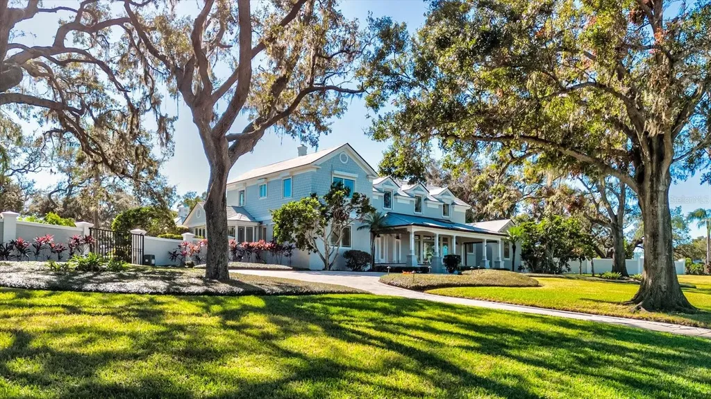 518 Riverside Drive Tarpon Springs FL 34689