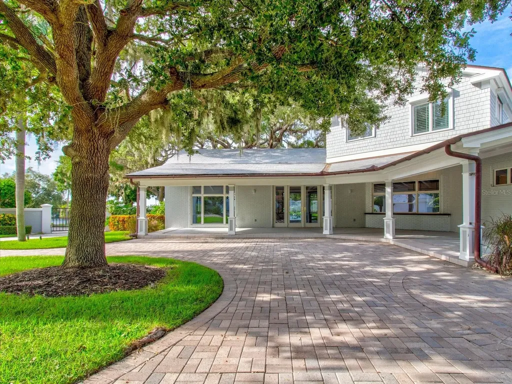 518 Riverside Drive Tarpon Springs FL 34689