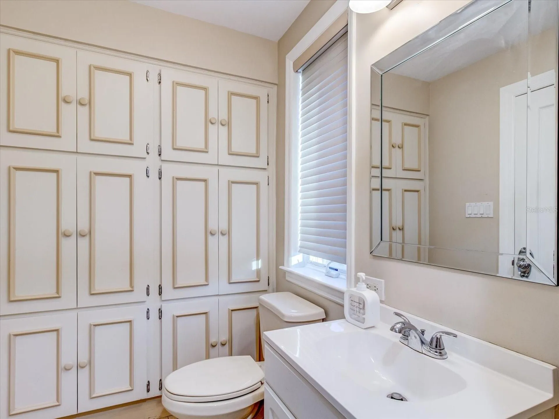 518 Riverside Drive Tarpon Springs FL 34689