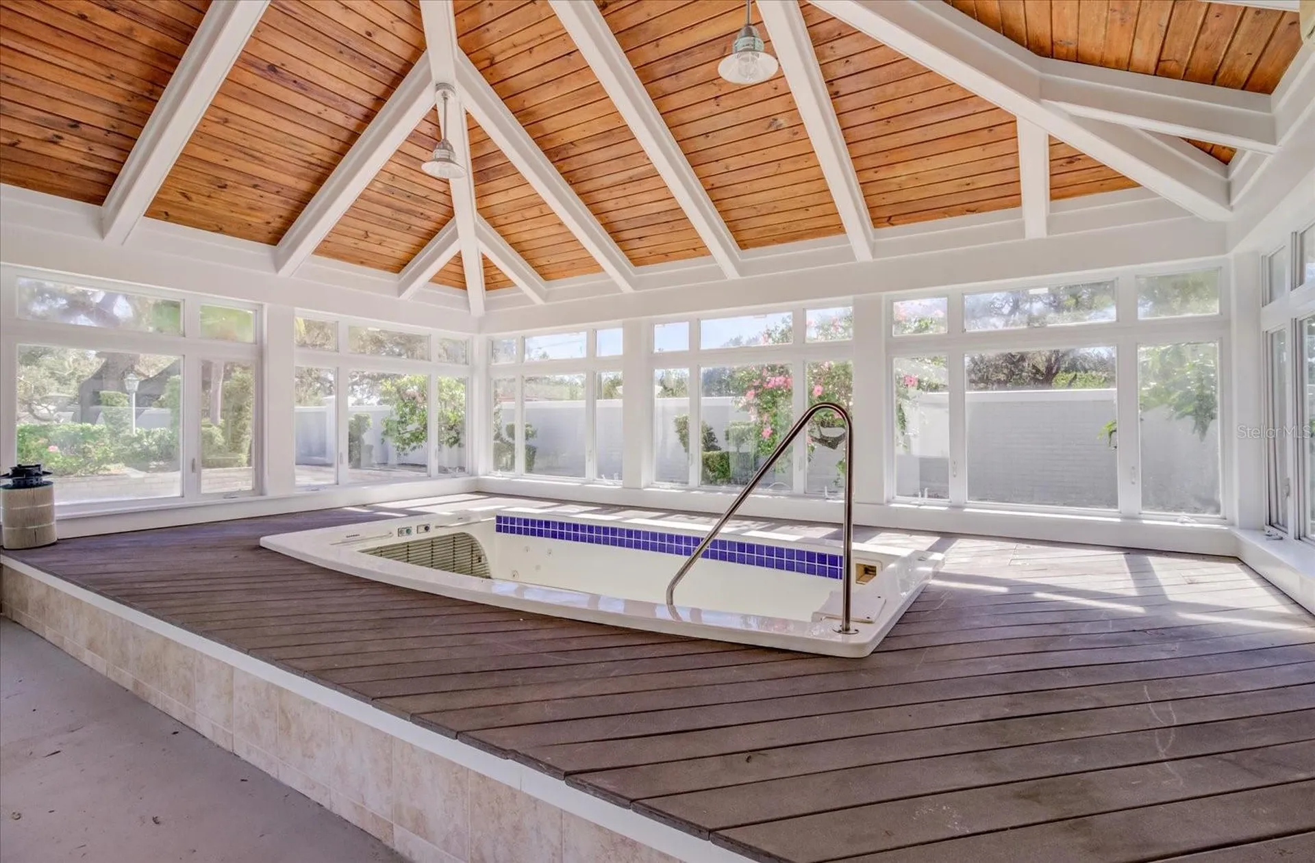 518 Riverside Drive Tarpon Springs FL 34689