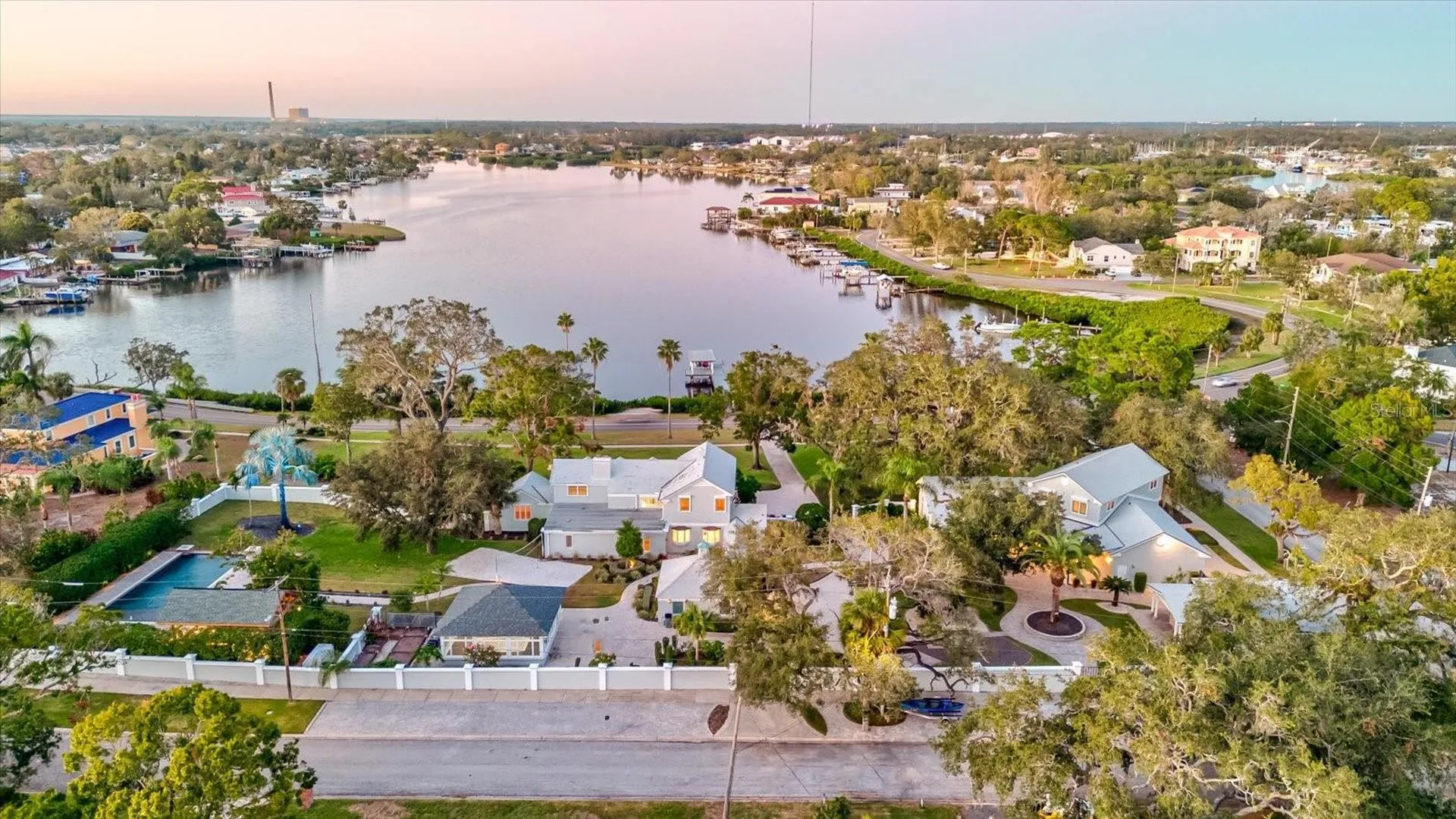518 Riverside Drive Tarpon Springs FL 34689