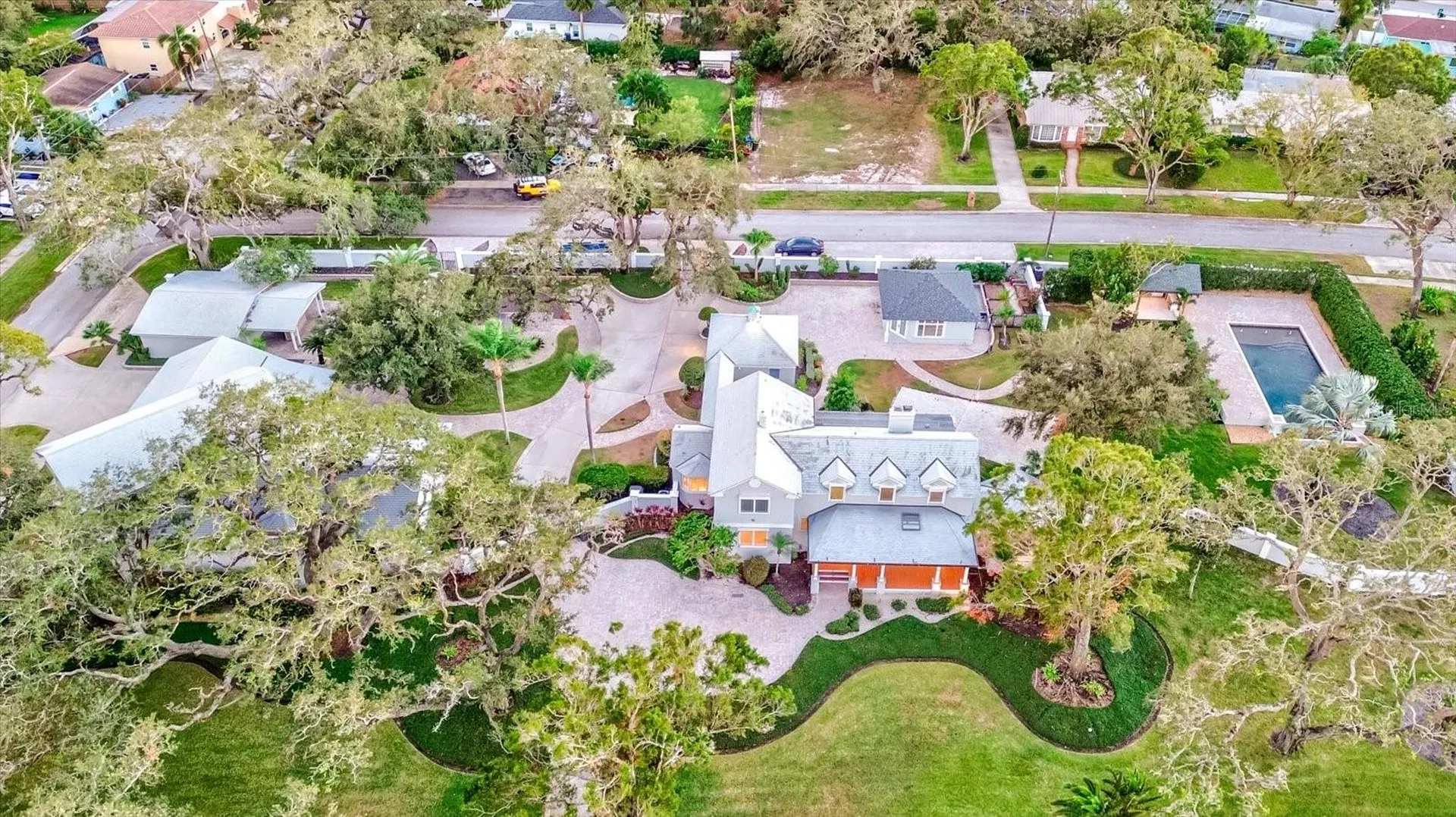 518 Riverside Drive Tarpon Springs FL 34689