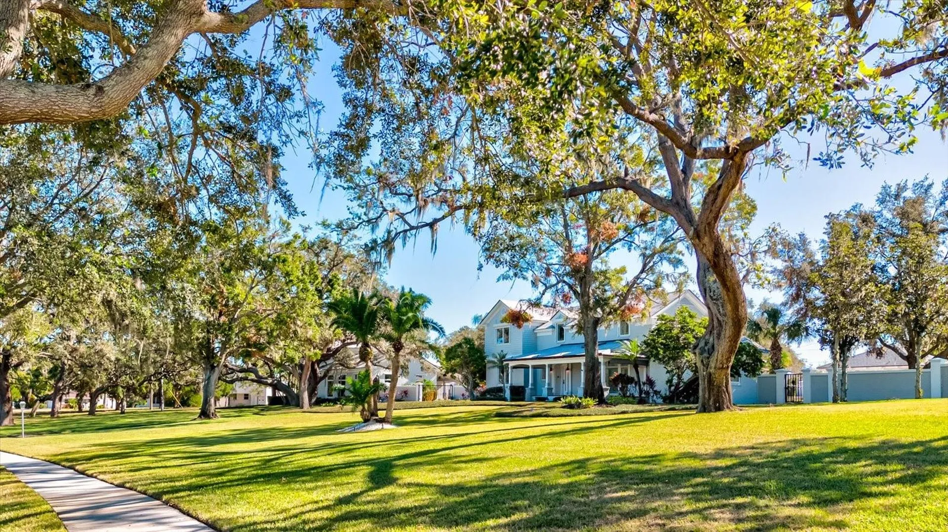 518 Riverside Drive Tarpon Springs FL 34689
