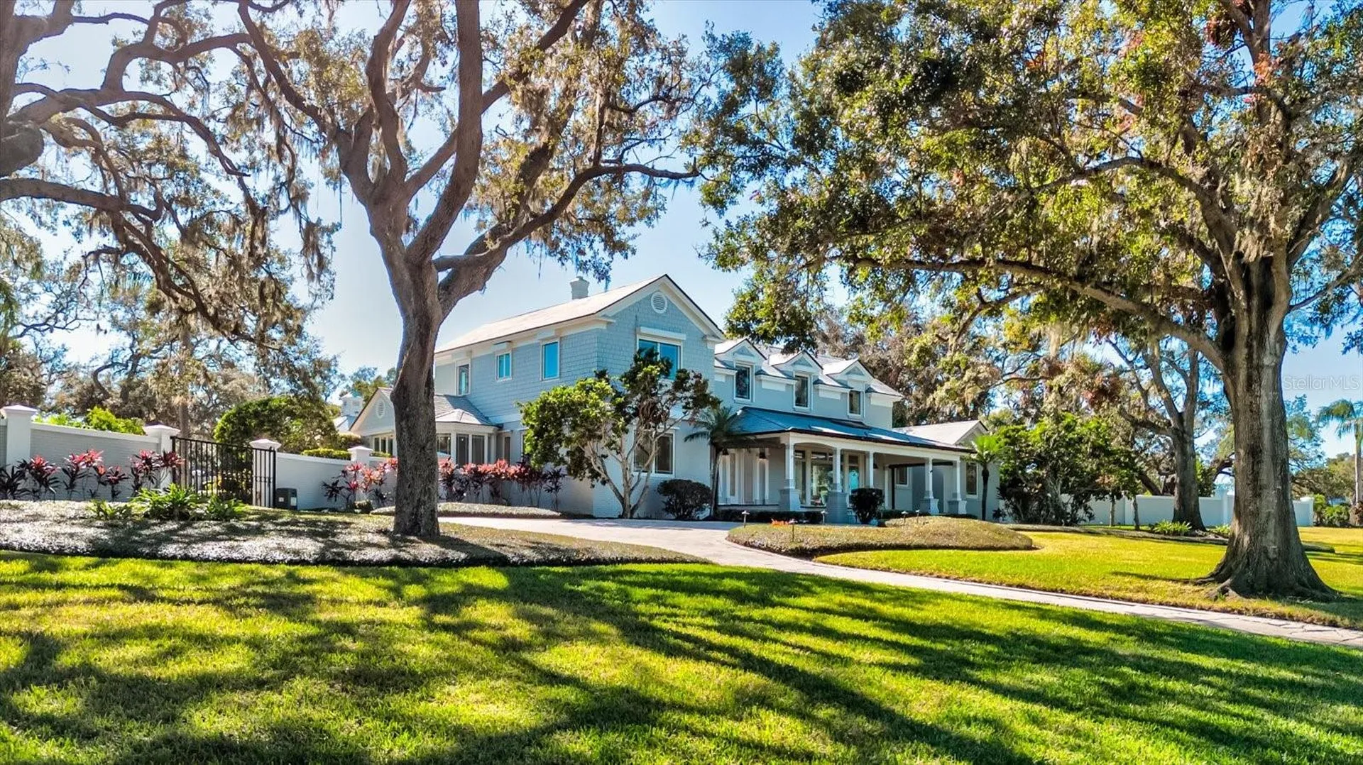 518 Riverside Drive Tarpon Springs FL 34689