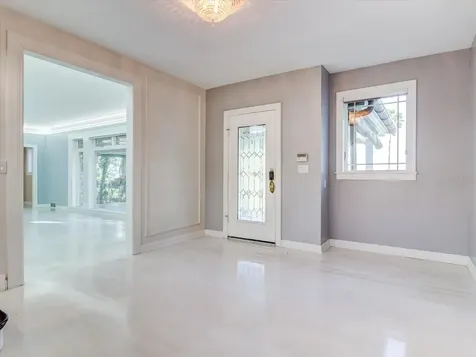 518 Riverside Drive Tarpon Springs FL 34689