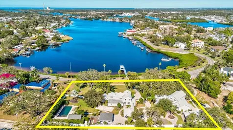 518 Riverside Drive Tarpon Springs FL 34689
