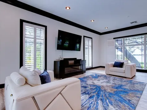 518 Riverside Drive Tarpon Springs FL 34689
