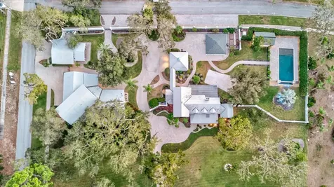 518 Riverside Drive Tarpon Springs FL 34689