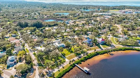 518 Riverside Drive Tarpon Springs FL 34689