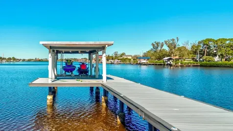 518 Riverside Drive Tarpon Springs FL 34689