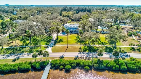 518 Riverside Drive Tarpon Springs FL 34689