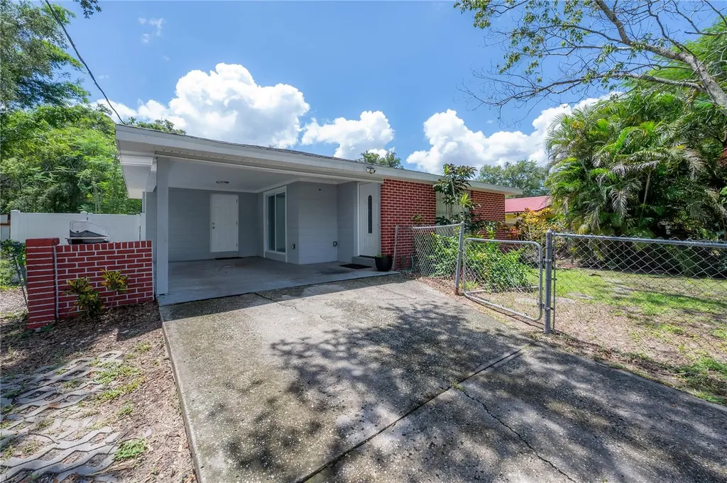 3222 W Victoria Avenue Tampa FL 33611