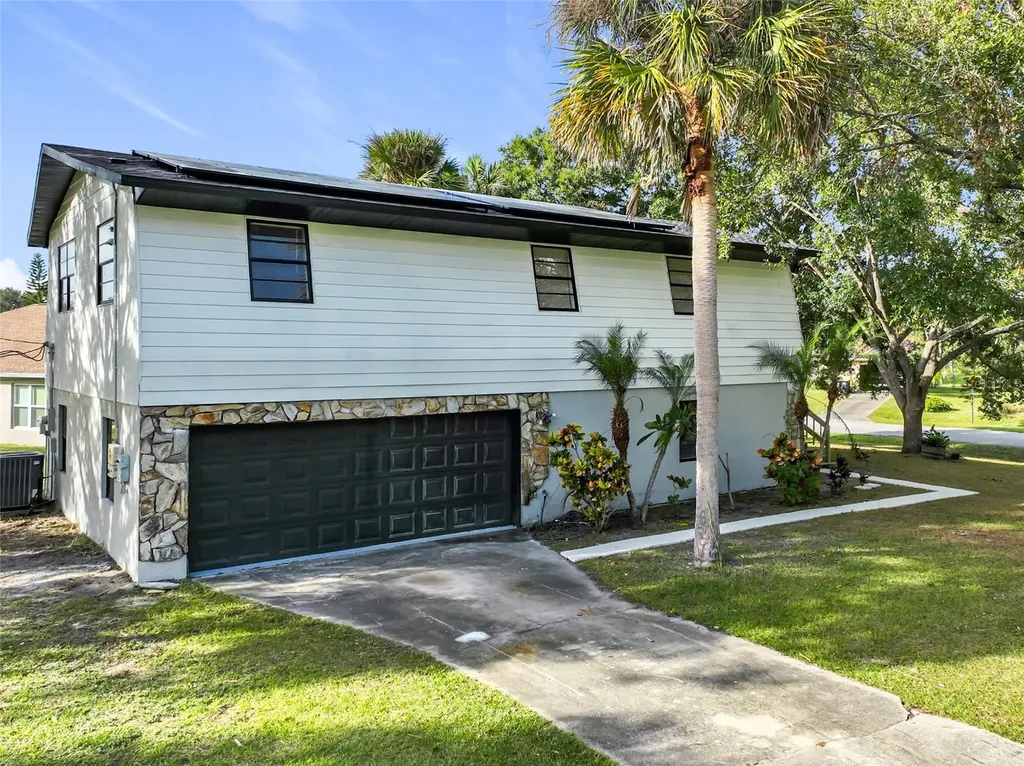566 Evergreen Street NE Palm Bay FL 32907